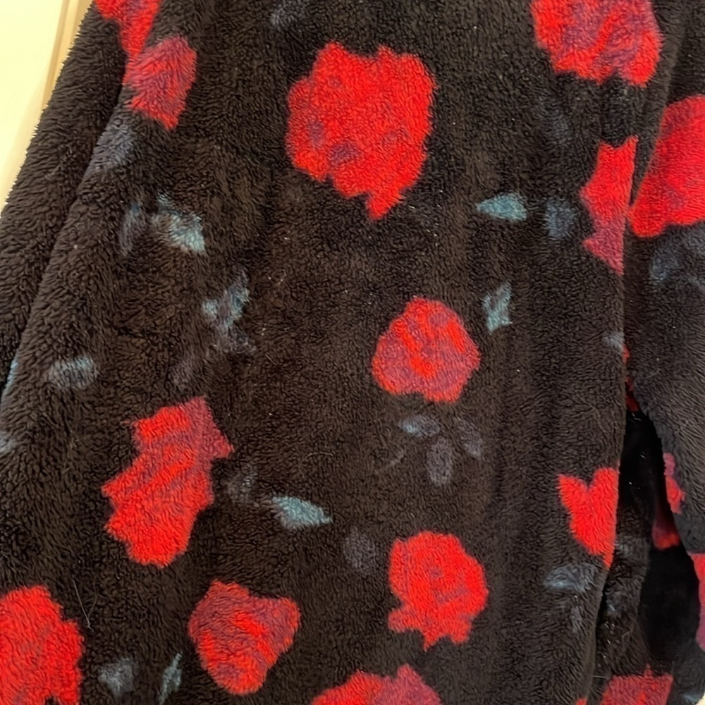 Lane Bryant LIVI 1/4 zip black cozy fleece red rose floral romantic size 18/20 - Picture 10 of 10